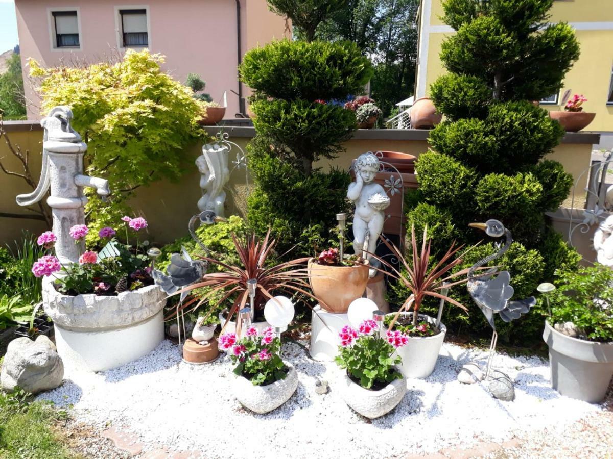 Ferienwohnung AusZeit Leoben 1 mit Terasse und gratis Parkplatz Exterior foto