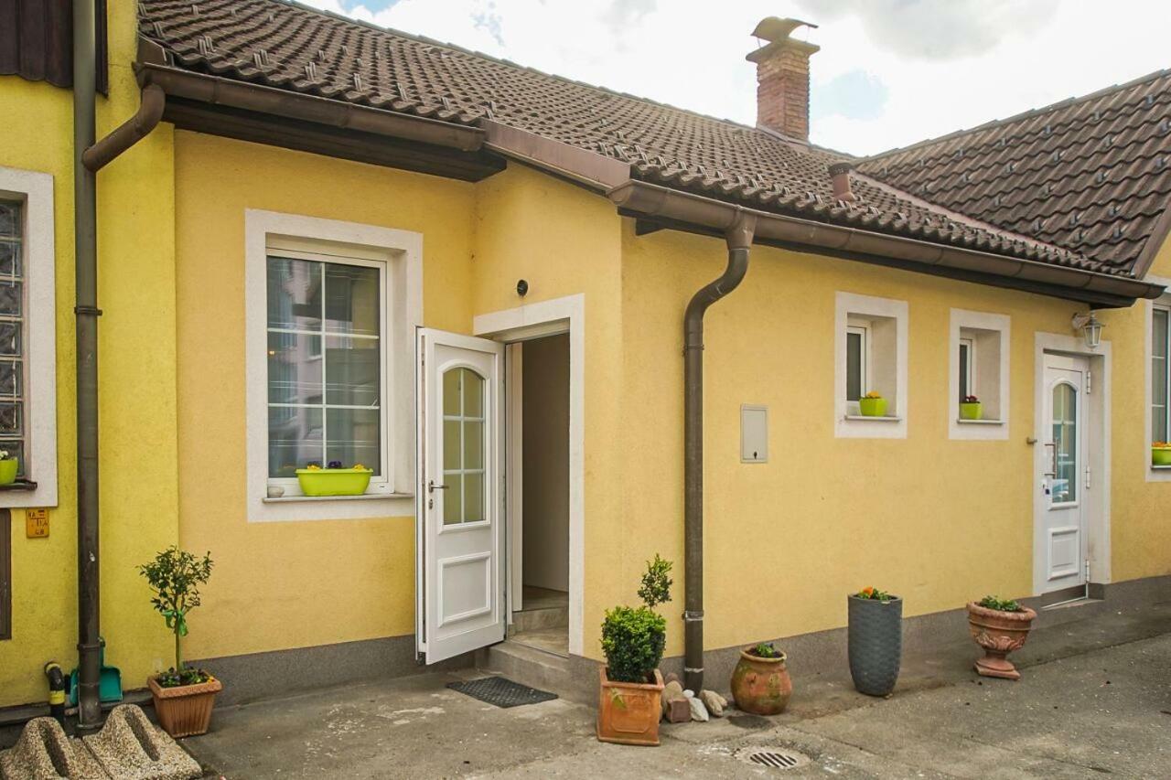 Ferienwohnung AusZeit Leoben 1 mit Terasse und gratis Parkplatz Exterior foto