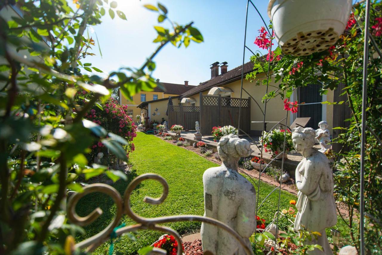 Ferienwohnung AusZeit Leoben 1 mit Terasse und gratis Parkplatz Exterior foto