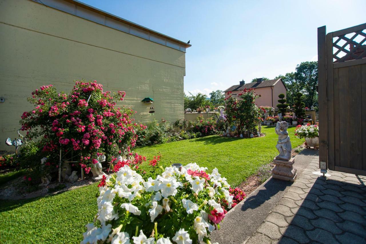 Ferienwohnung AusZeit Leoben 1 mit Terasse und gratis Parkplatz Exterior foto